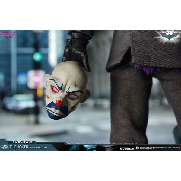 Figura 1/12 The Joker The Dark Knight (Bank Robber Version) 17 cm - Collector4U.com