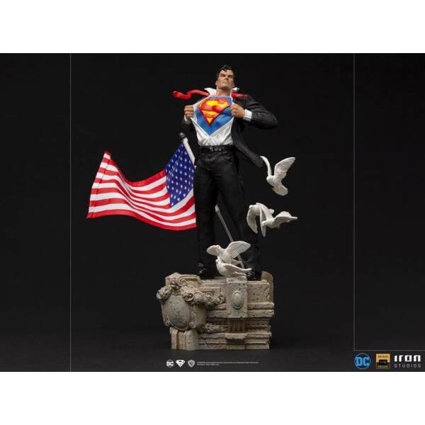 Estatua 1/10 Deluxe Art Scale Clark Kent DC Comics 29 cm - Collector4u.com