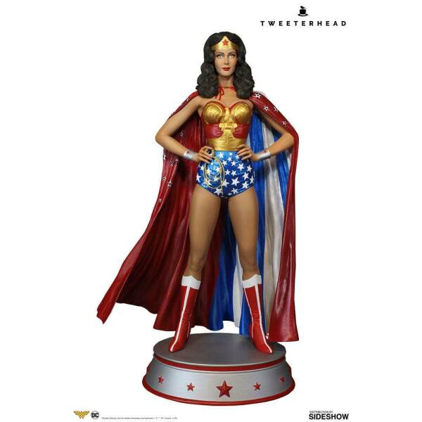 Estatua Wonder Woman Cape Variant DC Comics 33cm - Collector4u.com