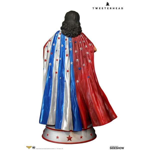 Estatua Wonder Woman Cape Variant DC Comics 33cm - Collector4u.com