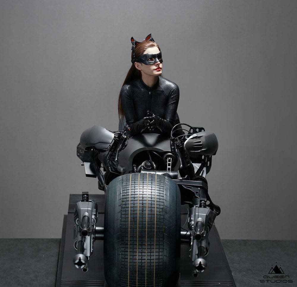 Estatua Catwoman The Dark Knight Rises 1/3 108 cm Queen Studios