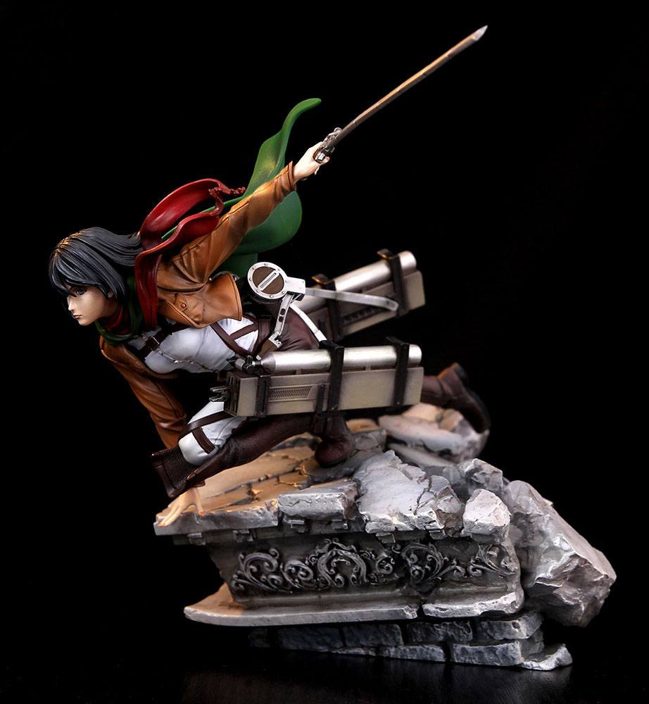 Diorama Hope for Humanity Attack on Titan 71 cm