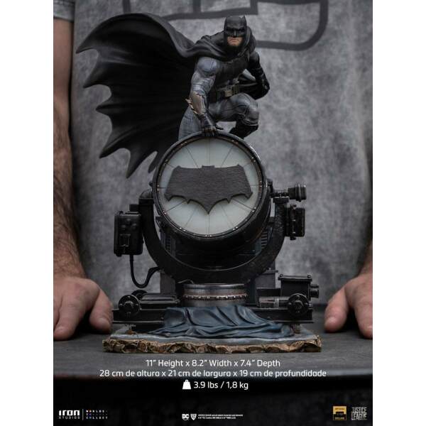 Estatua Batman on Batsignal Zack Snyder’s Justice League 1/10 Deluxe Art Scale 28 cm - Collector4u.com